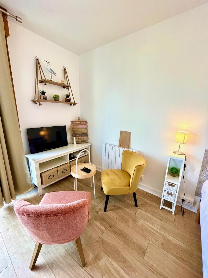 Salm, Coquet Studio Avec Balcon Ouistreham Exterior photo